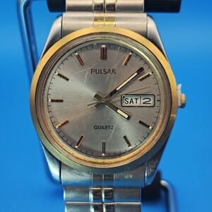 Vintage‎ 1986 Pulsar by Seiko 34mm Men's Quartz Two Tone Watch Screw Back